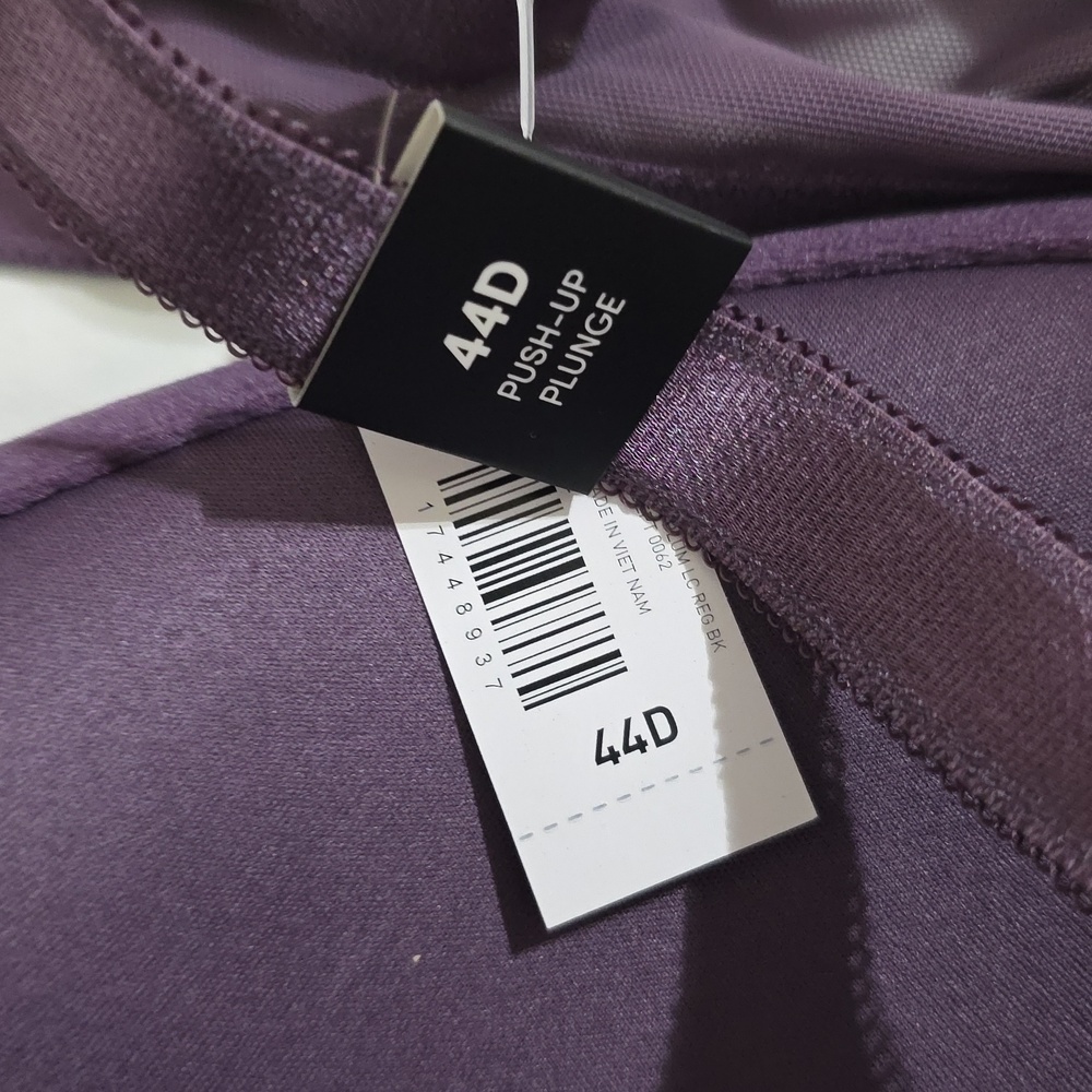 XO Plunge Push-Up Bra - Picture 9 of 10